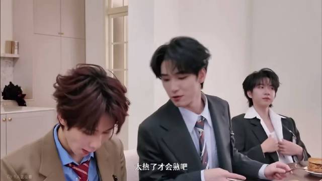 浩翔的反向人格是安/陵/容 其实浩翔总是遇见他的反向人格