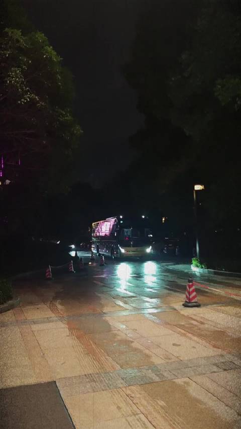 北京国安队踩场训练后回到驻地