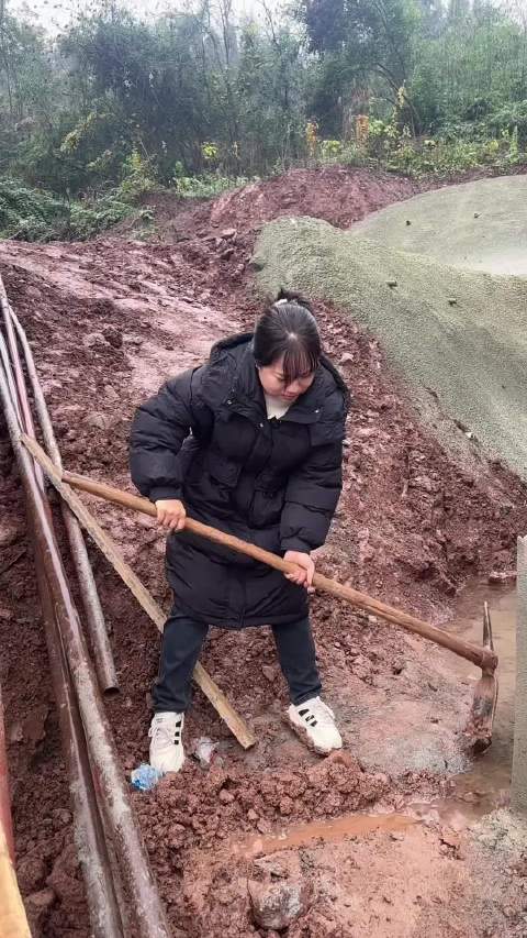 我想着放假了喊弟弟回来帮忙干活，是不是有点过分呀