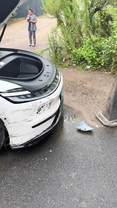 不过裙角微脏罢了长安启源A06