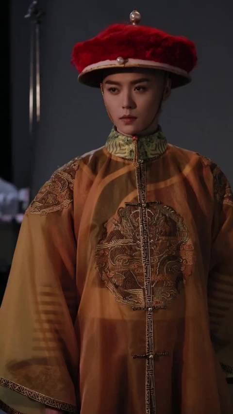 少年天子，不怒自威，这帝王仪态，真的绝了