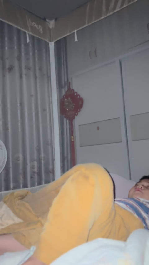 做梦说梦话了，梦里都在关心他的小阿妹