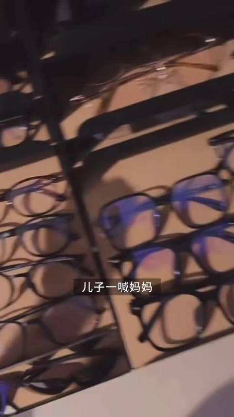 张柏芝吐槽儿子借眼镜不还