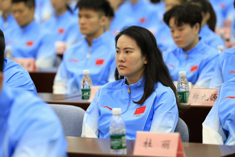 跳水梦之队出征！周继红领军 全红婵缺席 陈芋汐肩负包揽双金重任