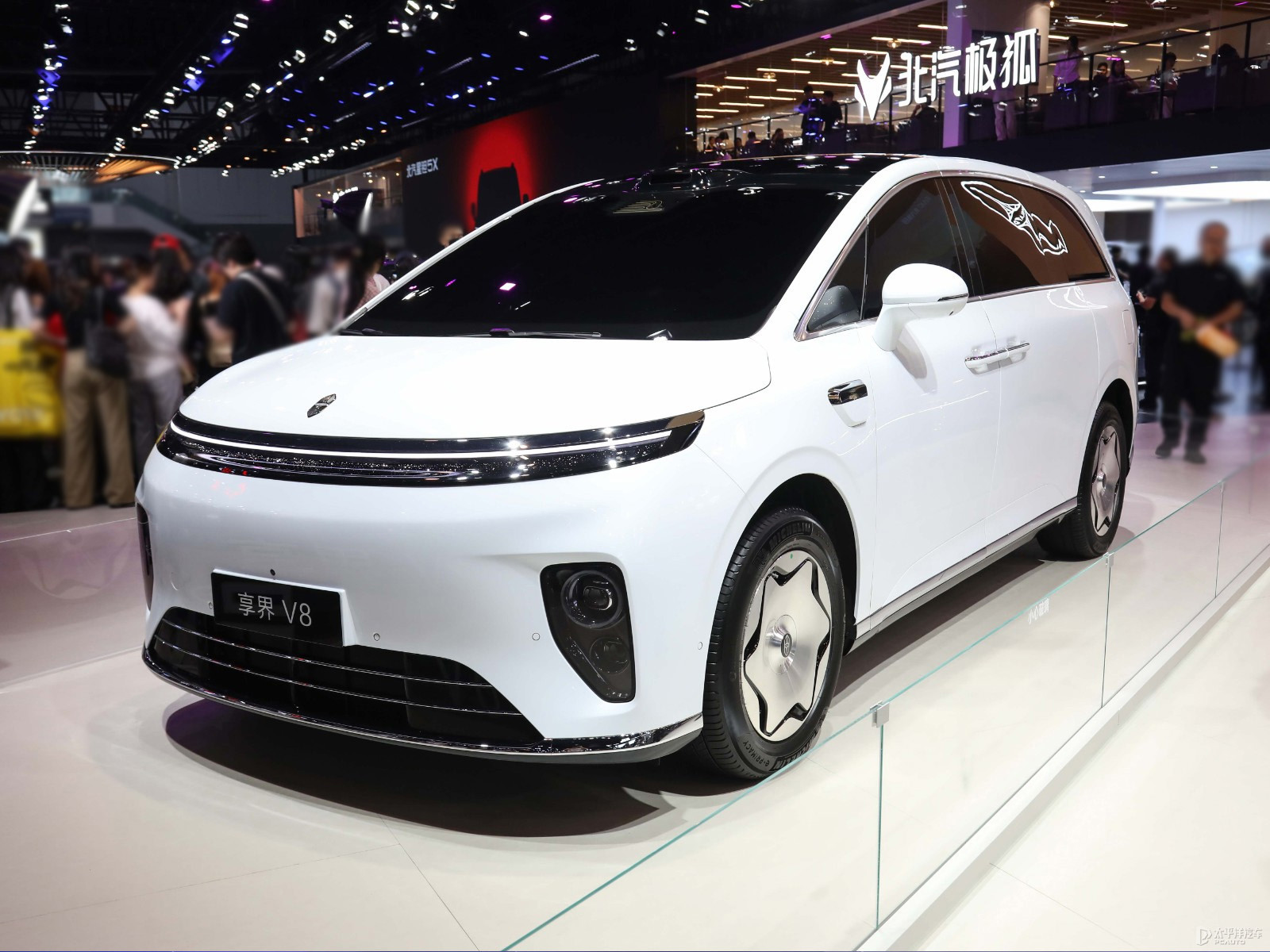 享界V8将9月开启预订 鸿蒙智行首款纯电MPV CLTC续航830km