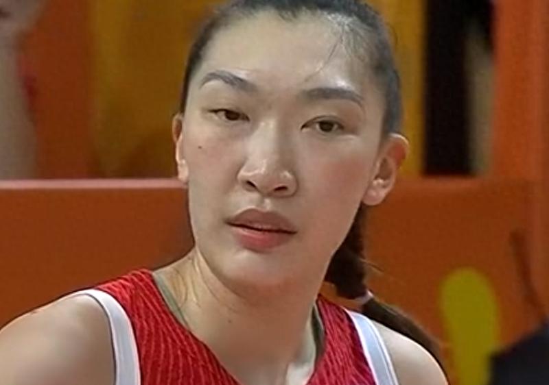 25:37！中国女篮力拼卫冕冠军，李月汝埋下伏笔，张子宇无所适从