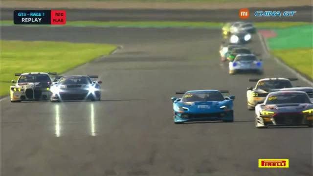 ChinaGT GT3组别比赛发生严重事故，幸好车手无大碍，这一幕太惊险了