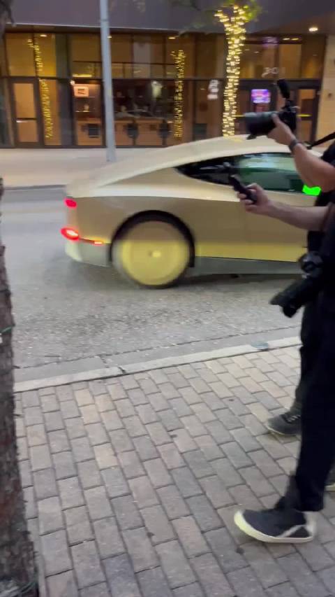 美国街头的Cybercab 来看看实拍的L4的特斯拉FSD