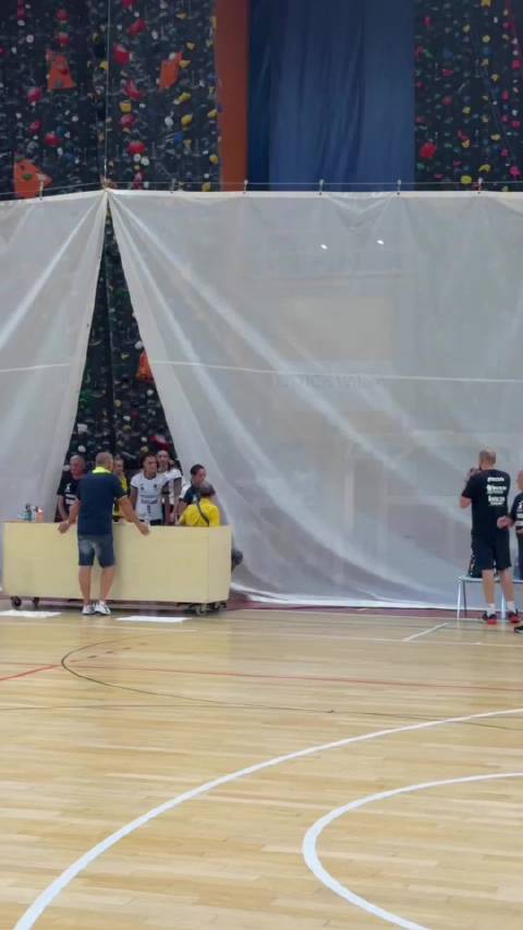 朱婷和队友入场啦，热身画面