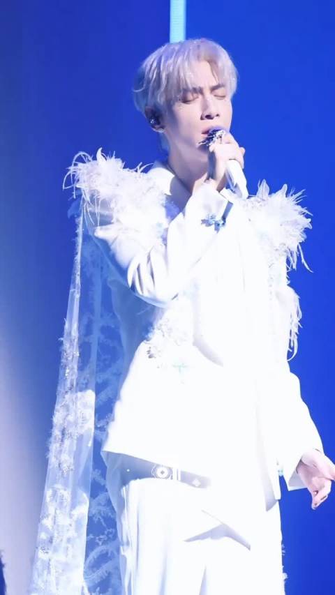 罗云熙演唱会唱不染，全场大合唱回忆杀