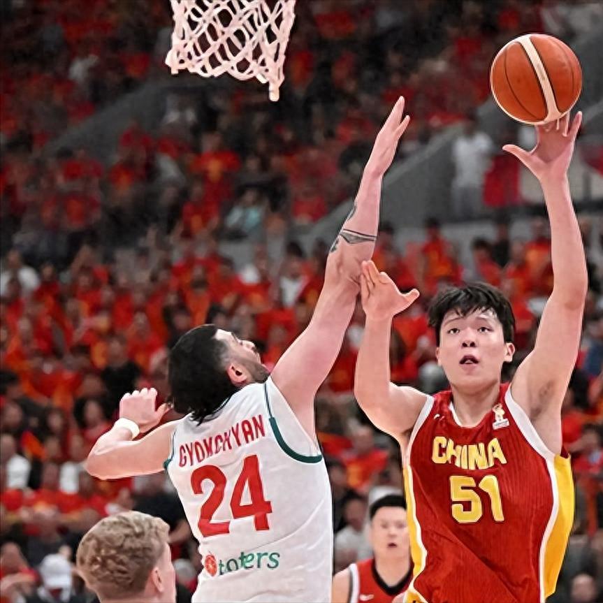 89-87“炸穿了”！中国男篮杨瀚森回应，郭士强表态，NBA官方惊了