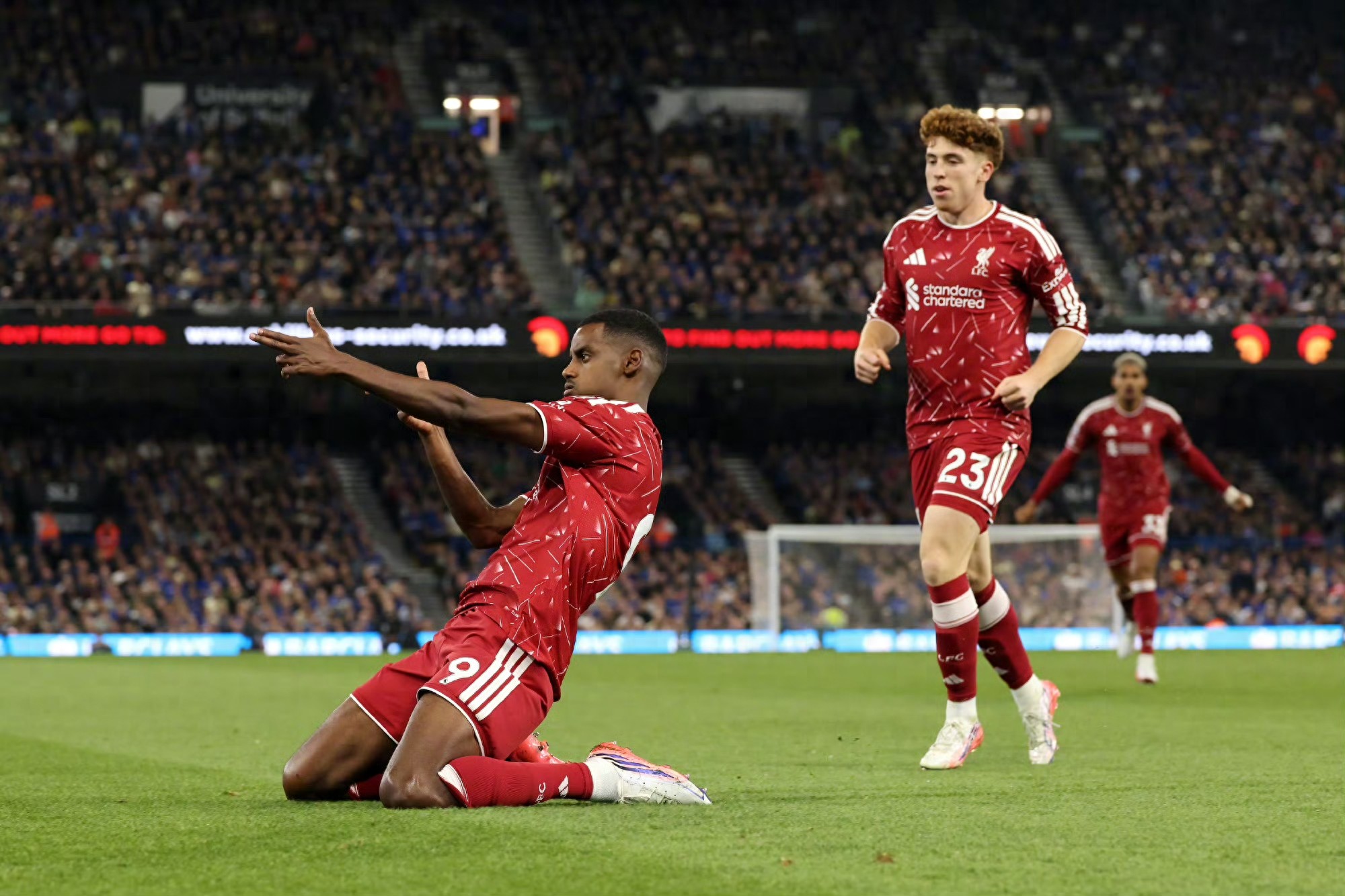 2-0,0-1！足坛疯狂一夜：利物浦首胜，皇马低迷翻车，大巴黎输了
