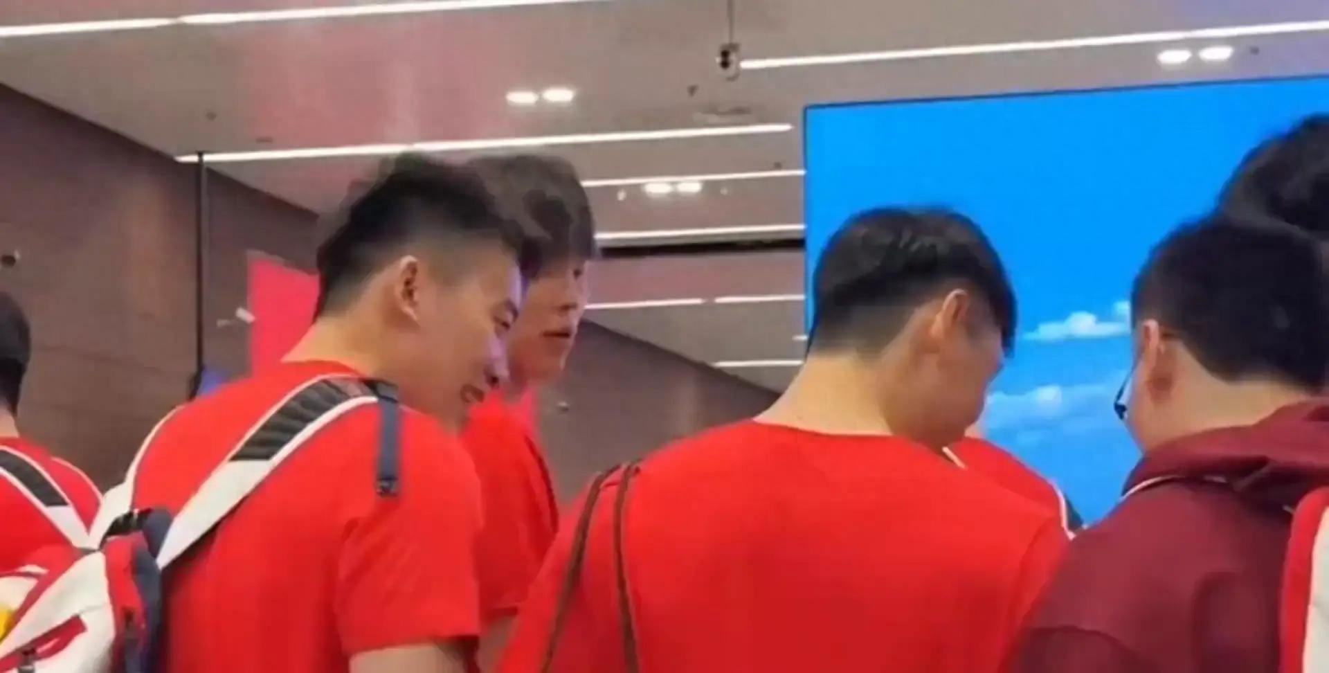 中国男篮亚运名单出炉：贺希宁伤退，胡金秋王俊杰入选