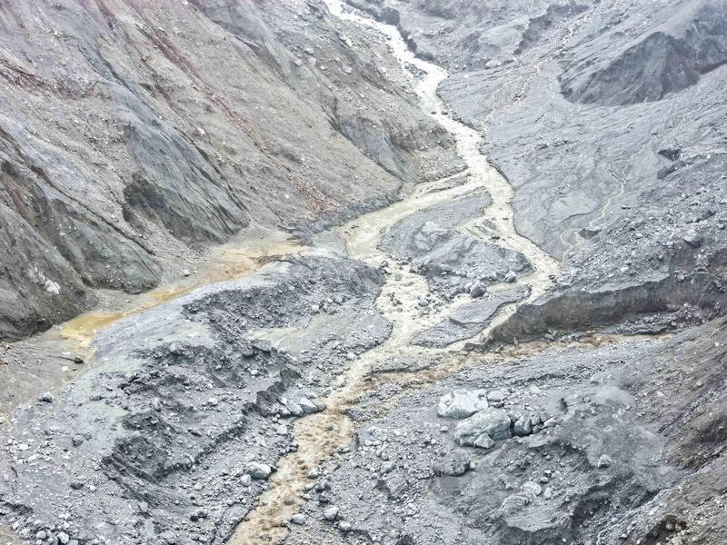 西藏吉隆口岸核心区域上方的堰塞湖险情基本解除