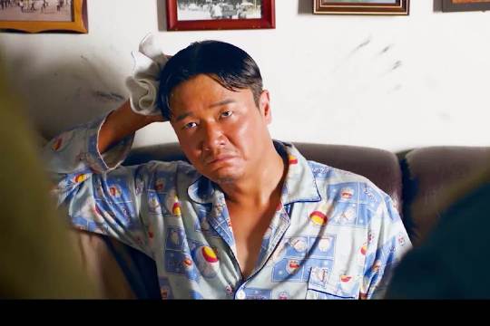 坤带被唐仁拿捏住把柄，只好冒险帮他混进警局！王宝强