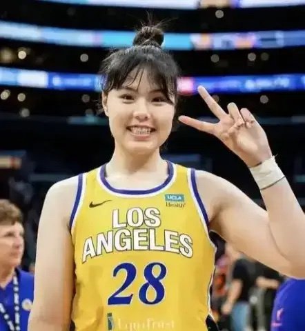 李月汝海外逆袭：从冷板凳到WNBA站稳