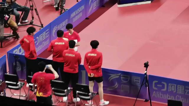 重温杭州亚运会，马龙3-0朴康显，龙队要不在打一届比赛吧