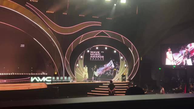 浪潮音乐大赏红毯落幕，袁娅维魏如萱舞台演绎，蔡依林易烊千玺荣誉揭晓