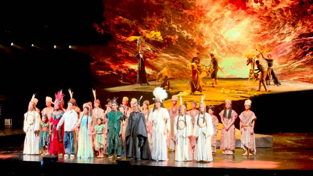 今晚看完演出回来，居然没有错过F1的Q3冲线