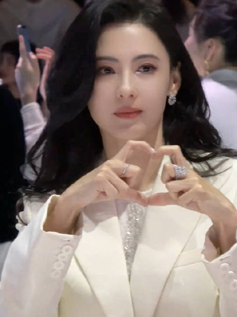 张柏芝出席北京时装周朗姿看秀，女神真的太美了