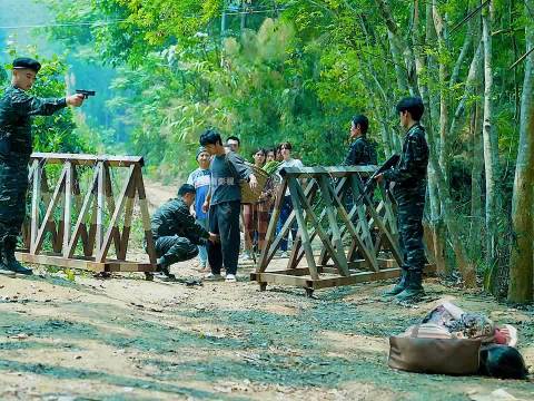 骡子体内运毒工具破裂死亡，毒枭只关心10万美金货物