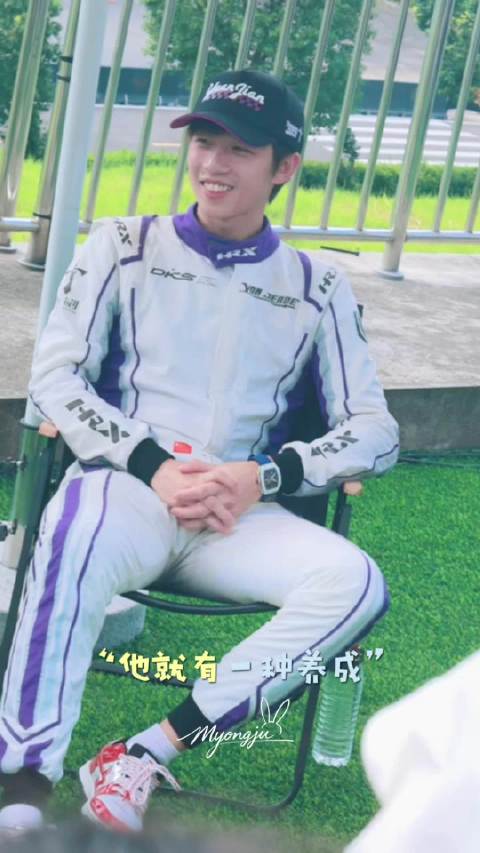 以后我就是养成系赛车手@Eric-林高远 的车迷