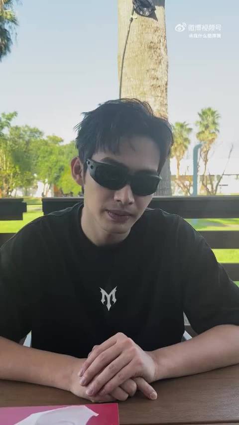 余文乐教张彬彬说粤语翻车，笑场得名张笨笨