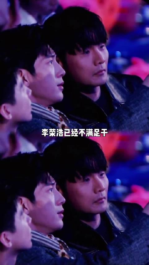 李荣浩演唱会上推荐大家看《早春晴朗》…