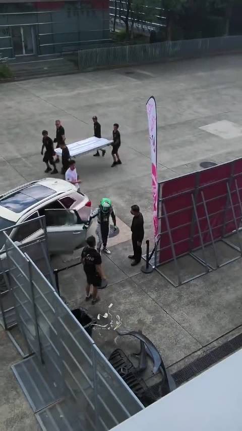 王一博赛车被撞后果
