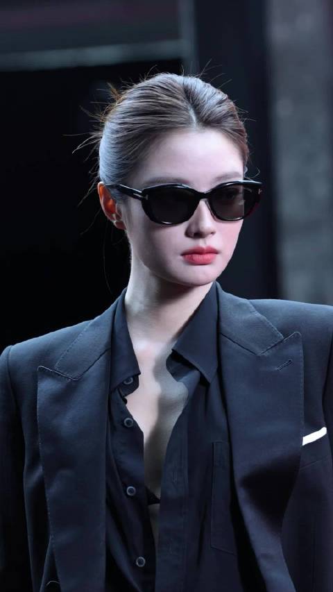 什么叫又帅又美，徐若晗今天给大家真实的展示了一回，太美了