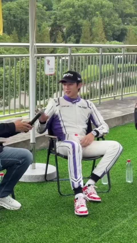 赛车手林高远现场采访，谦虚低调有涵养 下个赛场见！乘风破浪的小林！