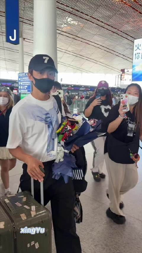 哥哥终于回北京啦 好开心哈哈 期待节目《后会友期》播出哦