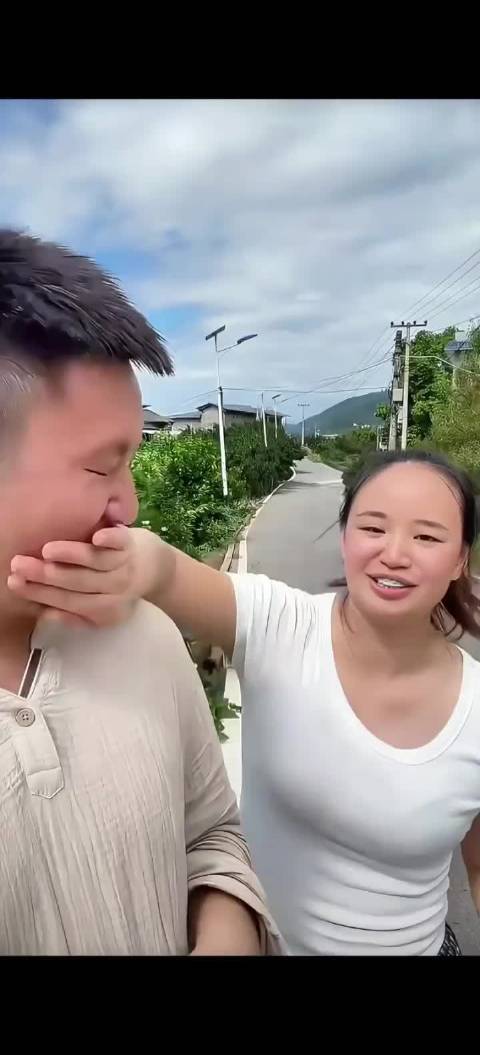 名模坤问姐姐何时离婚，姐姐回应死嘴