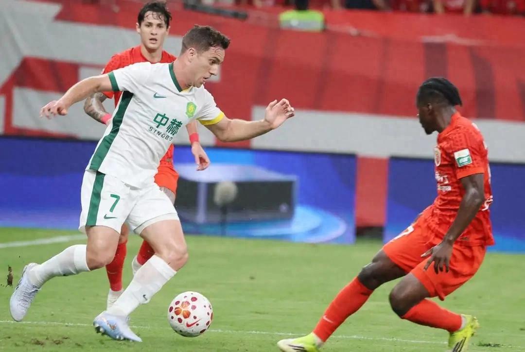 随着山东1-1爆冷，三镇2-2，海港0-0国安，中超积分榜：大连升第2