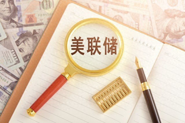 美联储内部分裂成 6:5:1，9 月加不加息竟卡在鲍威尔一票