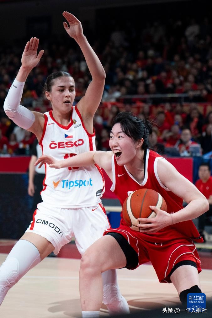 李月汝缺席输33分，中国女篮要拿小组第二需赢捷克15分且胜意大利