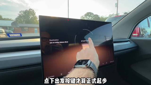 特斯拉FSD逆光稳跑，光子技术重建画面细节