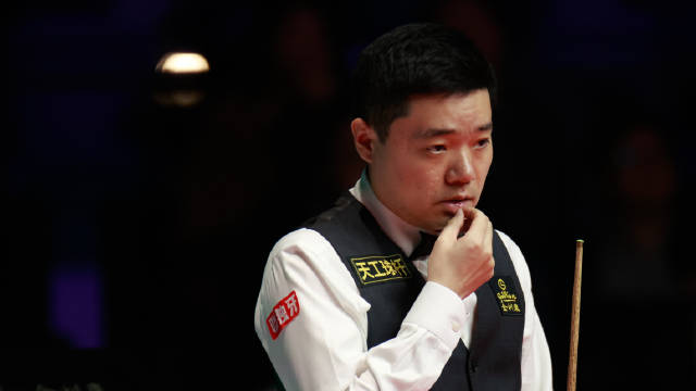 丁俊晖4比3险胜霍尔特，英格兰公开赛首轮失误不断