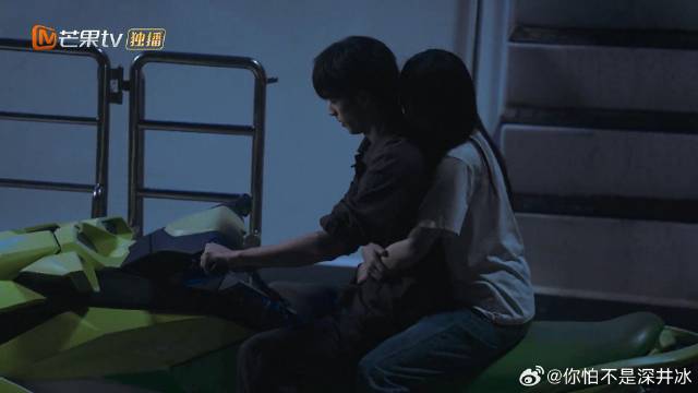 苗靖在游艇被人欺负，陈异霸气救妻，骑摩托艇带她离开