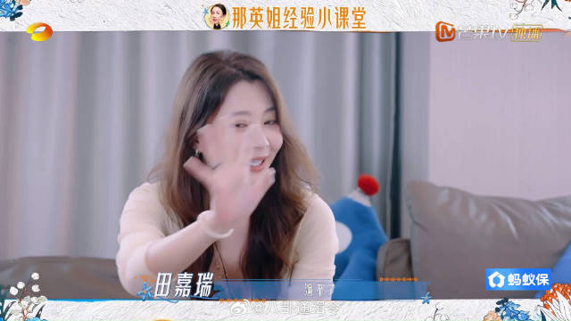 只有关系足够熟悉，才能复刻出精髓，殷桃的模仿拿捏到位，喜剧效果拉满