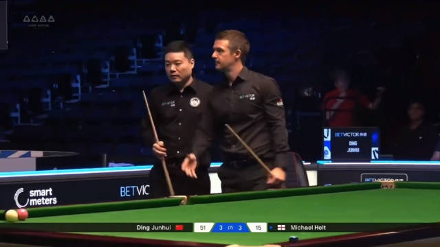 决胜局致命丢球！丁俊晖4-3险胜霍尔特，晋级32强！