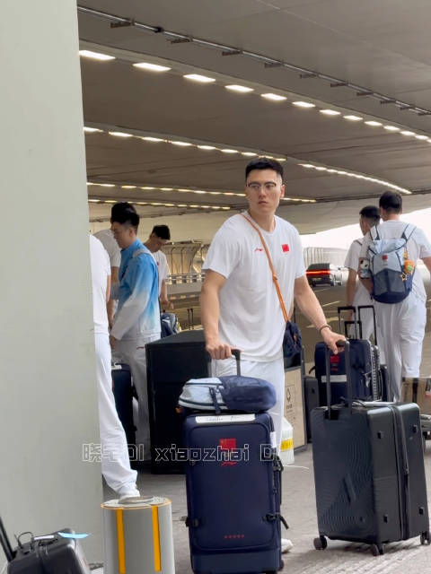 中国男篮出发亚运会