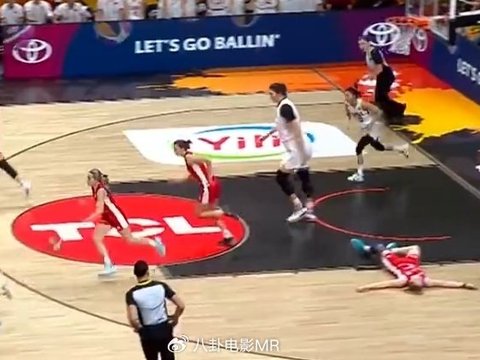 摔跤格斗！捷克连续针对张子宇上身体对抗惹争议 女篮被轰13-0