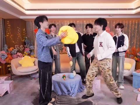 再看一次也还是会被笑到的程度，你俩要不要这么好笑哈哈