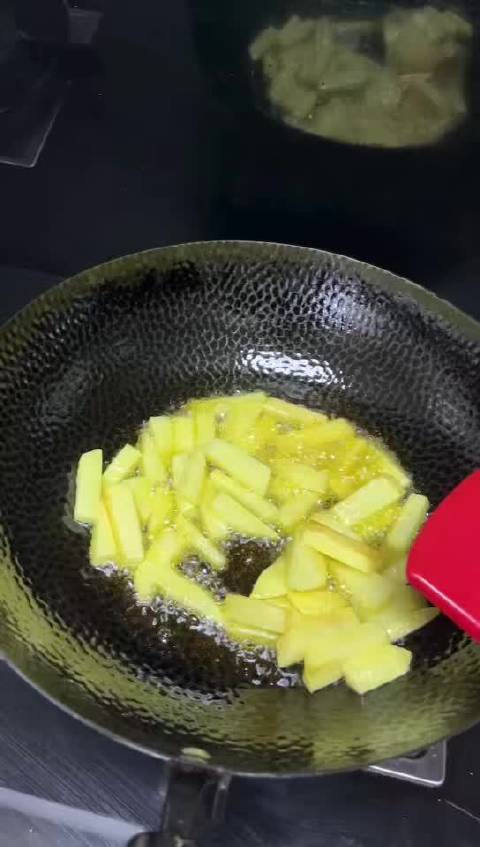 谢霆锋烤肠小贵，干锅牛肉复刻成功