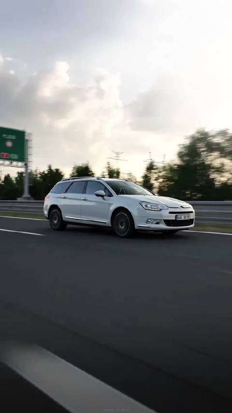 雪铁龙旅行车就是比标致旅行车更有味道一点