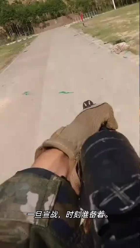 摩托车奇兵，行进间射击