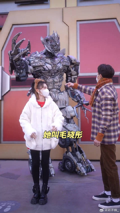 威震天把毛晓彤叫做方晓彤