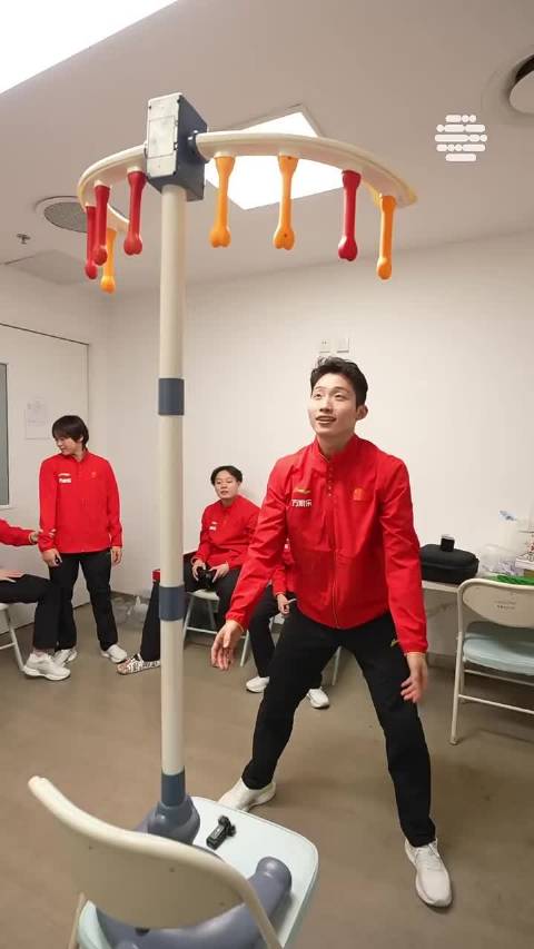 中国跳水队出征亚运，王宗源陈芋汐表态全力以赴