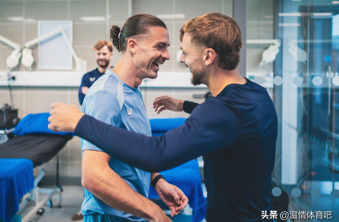 随着曼联2-2遭绝平，阿森纳2-1切尔西，英超积分榜出炉：曼城领跑